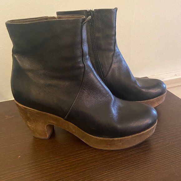 Coclico Clog Bootie - Picture 1 of 3